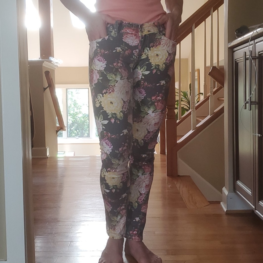 Floral faded grey Shylo Jeans size 1